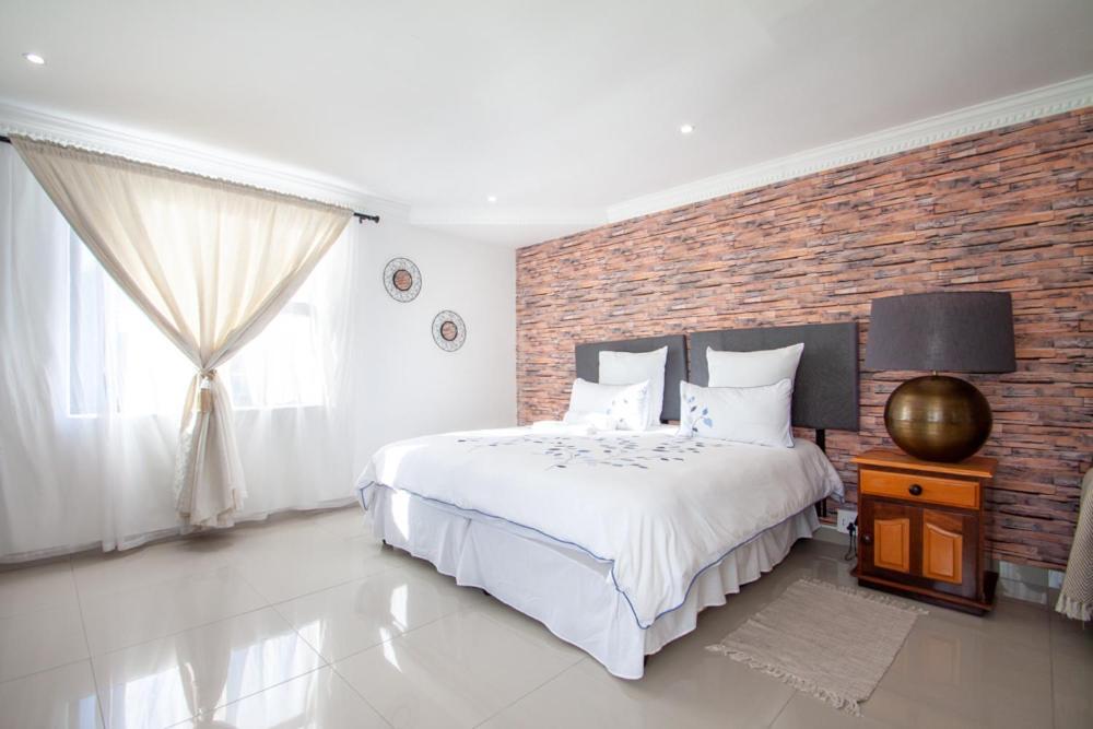 Muxima 2* Cape Town