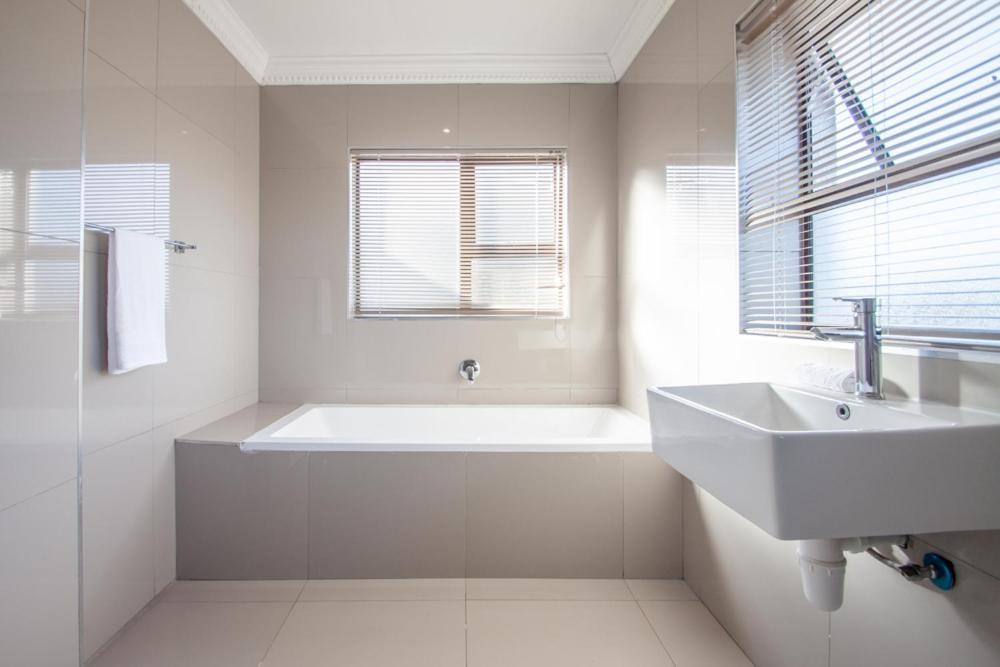 Muxima 2* Cape Town